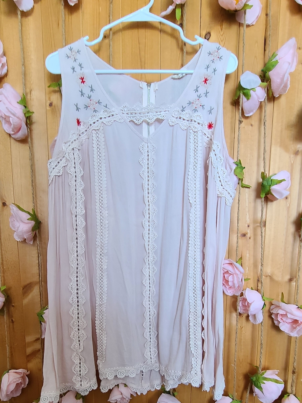 POL Light Pink Embroidered Lace-Trim Sleeveless Top - Picture 1 of 5